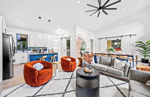 Leicester House | Starlit Lux Retreat AVL by 5 Seasons Homestays