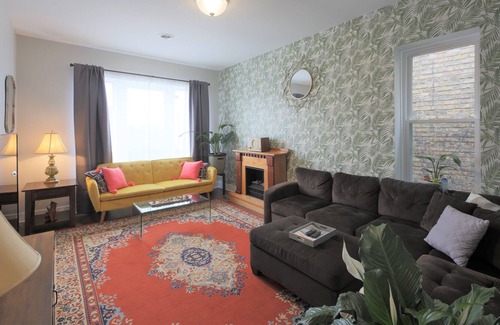 West Allis Apartment | STATE FAIR, BREWERS GAMES, 10 MINUTES FRM DWTN MKE, 3 BEDROOMS 3 BATHROOMS!!