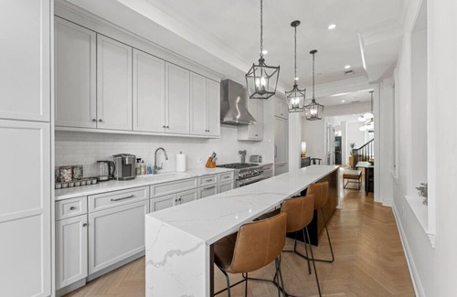 Bloomingdale House | Stately DC Rowhome | Spacious 7BR/4.5BA US Capitol