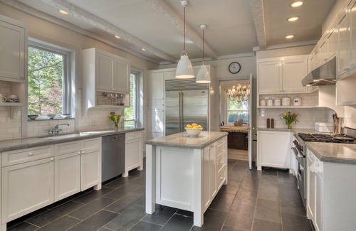 Southold House | STATELY, PEACEFUL & TASTEFUL WITH SPARKLING POOL