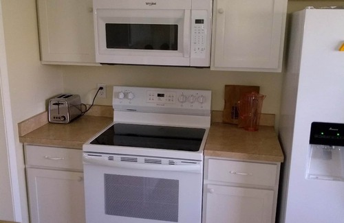 Racine House | Stately! Professionally Cleaned, Self Check In - Sleeps 10