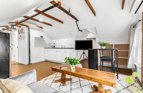 Detroit Apartment | Stately Studio Apartment