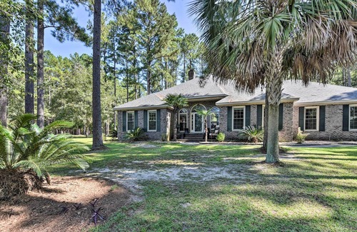 Dover House | Statesboro Home w/ Lake + Pool ~ 10 Mi to GSU