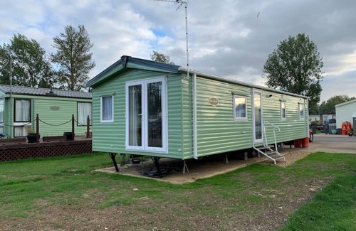 Great Billing House | Static Holiday Home in Scenic Family Park