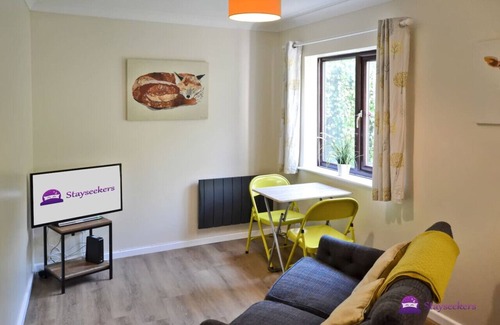 Salisbury Condo | Station 1 Bed Apartment – Stayseekers