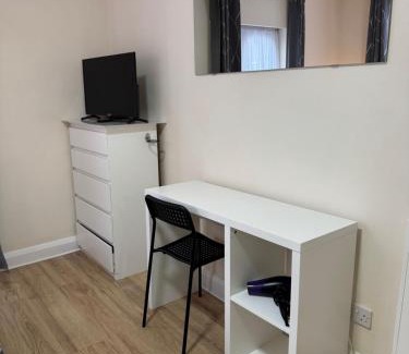 Kensal Green Apartment | Station Lodge