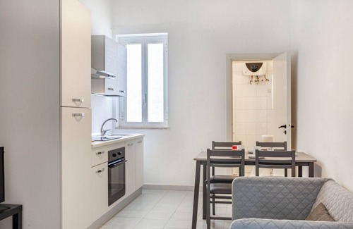 Municipio 2 Apartment | Station & University Apartment with balcony