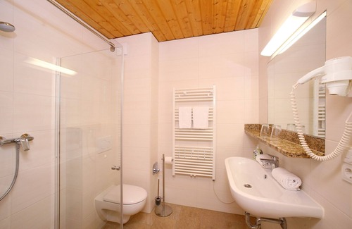 Hochkrimml Apartment | Staudi's ski hat Top8 in hat style right on the piste