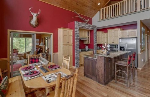 Walker House | Stay 3 for 2! Spacious Leech Lake Home on 2 Acres, Boat Lift, Swim