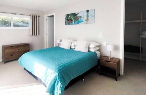 Richmond Heights House | Stay 3 nights pay for 2 *Ts & Cs apply