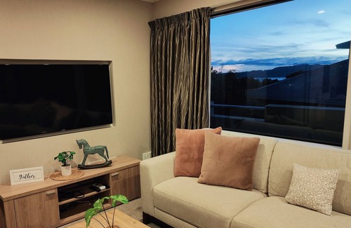 Richmond Heights House | Stay 3 nights pay for 2 *Ts & Cs apply
