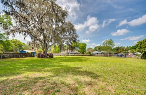 Belleview House | Stay and Play in Belleview Welcoming Home with Yard