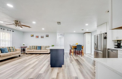 Belleview House | Stay and Play in Belleview Welcoming Home with Yard