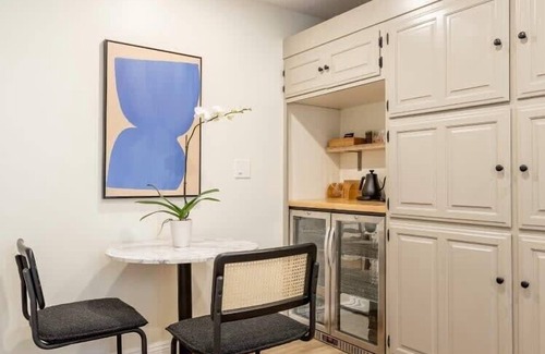 Sand Section Apartment | Stay around the corner from the Manhattan Beach Strand!