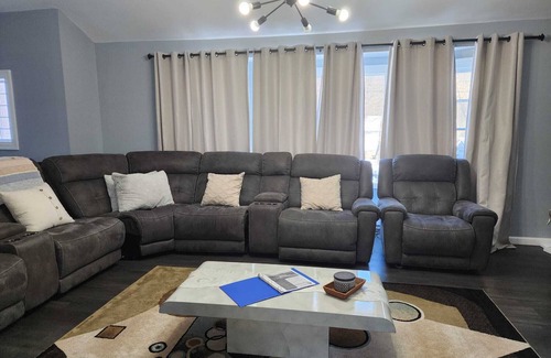 East Stroudsburg House | Stay at Red Squirrel, 4-bedroom house with AC in East Stroudsburg