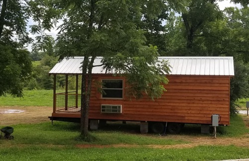 Long Creek House | Stay at the Llama Lodge for a leisure-filled location!