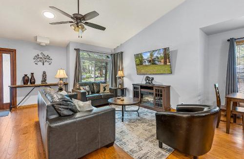 Flagstaff Ski Chalet | Stay at the Spacious and Stunning Pinecone Lodge! Privacy! Dogs Ok!