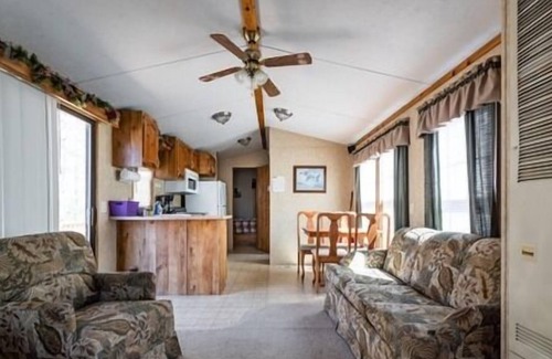Neillsville Apartment | Stay at this quaint home perfect for the traveling outdoors enthusiasts not far from Lake Arbutus.