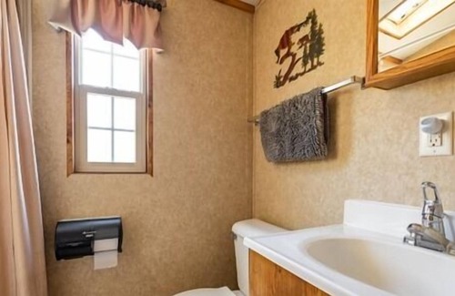 Neillsville Apartment | Stay at this quaint home perfect for the traveling outdoors enthusiasts not far from Lake Arbutus.