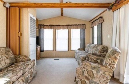 Neillsville Apartment | Stay at this quant home perfect for the traveling outdoors enthusiasts not far from Lake Arbutus.