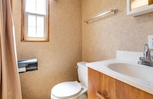 Neillsville Apartment | Stay at this quant home perfect for the traveling outdoors enthusiasts not far from Lake Arbutus.