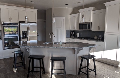 La Verkin House | Stay at ZION ESCAPE LaVerkin! PRIVATE HOME with PRIVATE POOL and HOT TUB!