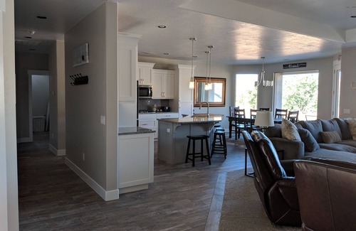 La Verkin House | Stay at ZION ESCAPE LaVerkin! PRIVATE HOME with PRIVATE POOL and HOT TUB!