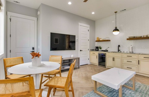 Tradewinds Apartment | Stay Awhile - 1 BR near Downtown Pensacola