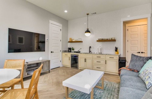 Tradewinds Apartment | Stay Awhile - 1 BR near Downtown Pensacola