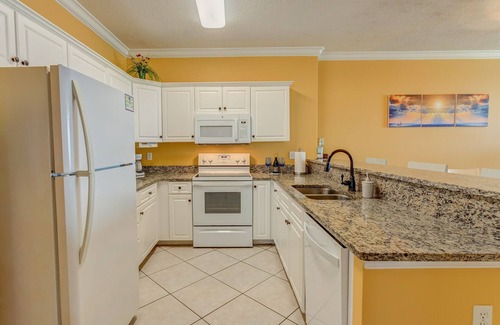 Long Beach Condo | Stay by the Gulf! Stunning Views from Extra Large Balcony of this 2 BR/2BA Condo