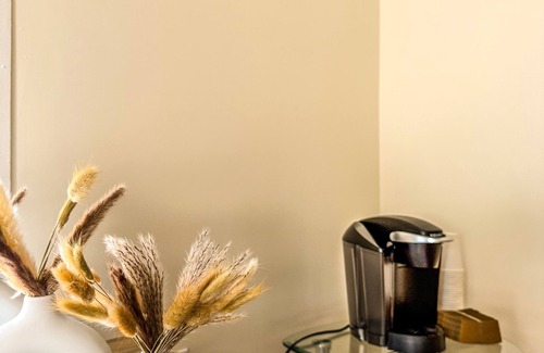 Beverly Apartment | Stay by the Ocean & Downtown Beverly - Cozy 2BR with Parking