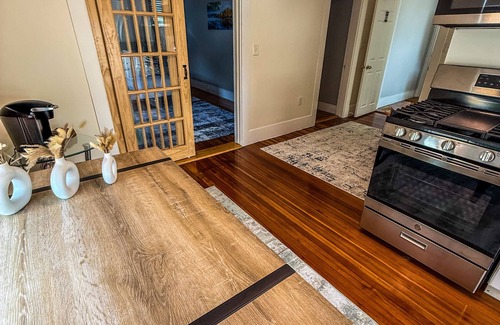 Beverly Apartment | Stay by the Ocean & Downtown Beverly - Cozy 2BR with Parking
