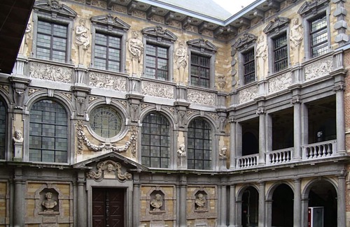 Jewish Quarter House | Stay Close to MoMu Antwerp! 4 Family Rooms with Kitchens and City Views!