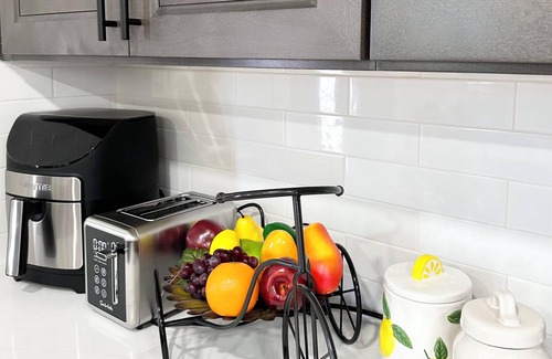 Garden Grove House | Stay -Dream-Explore!Family-Friendly:Sleep12 near Disney, Beaches & Top OC Spots