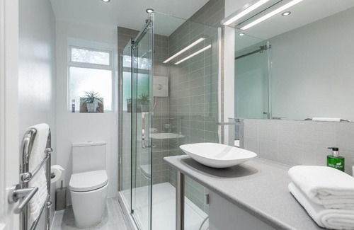 Elephant and Castle Apartment | Stay Friendly Flat near London Bridge