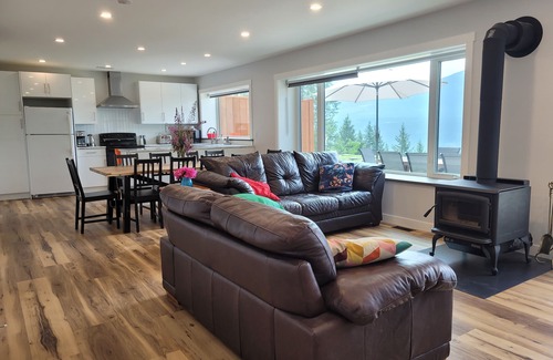 Golden House | Stay Golden - Bugaboo House
