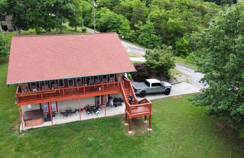 Sevierville Cabin | STAY HERE! 2 Homes sleep up to 28! Private cove 2 docks and personal boat launch