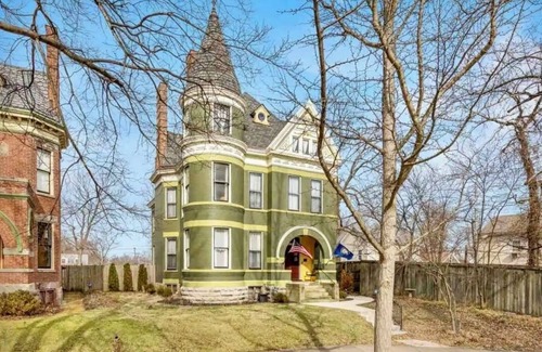 North Upper Street House | Stay in a Historic Charm in the Heart of Lexington