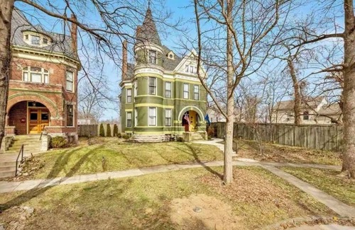 North Upper Street House | Stay in a Historic Charm in the Heart of Lexington