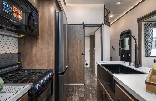 Oak House | Stay in a Luxury Rv and while visiting the beaches of Gulf Shores, AL
