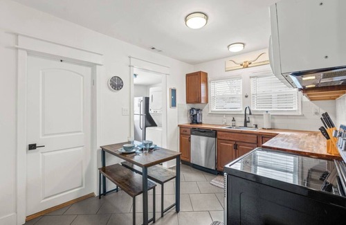 Lexington House | Stay in a newly renovated home in the heart of Dtown Lexington