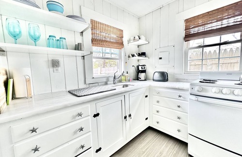 Dennis Port Cottage | Stay in a TINY HOUSE!★0.4mi to Beach★Village★Restaurants★Pet Friendly ★ 2 bikes!
