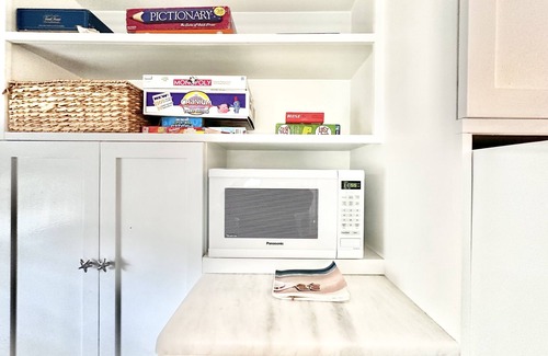 Dennis Port Cottage | Stay in a TINY HOUSE!★0.4mi to Beach★Village★Restaurants★Pet Friendly ★ 2 bikes!