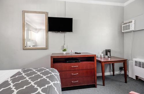 Riverview Apartment | Stay in Browntown for 4: Cozy Room with MiniFridge