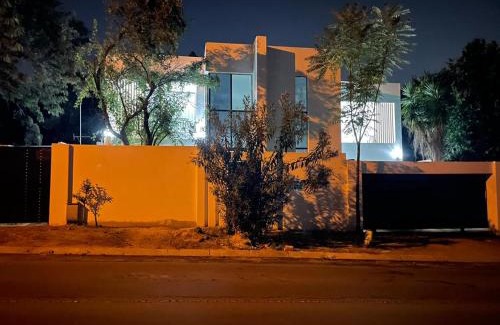 Weltevredenpark House | Stay In Carlazo - Unlimited WiFi Solar backup