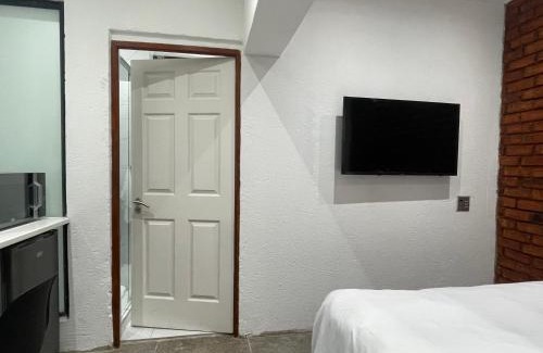 Weltevredenpark House | Stay In Carlazo - Unlimited WiFi, Solar backup