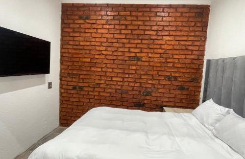 Weltevredenpark House | Stay In Carlazo - Unlimited WiFi, Solar backup