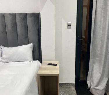 Weltevredenpark House | Stay In Carlazo - Unlimited WiFi, Solar backup