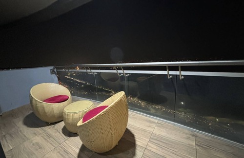 Noida Apartment | Stay in luxurious s