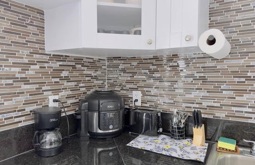 Miami Beach Apartment | Stay in Mid Miami beach just 1 block from the beach! Parking space included!